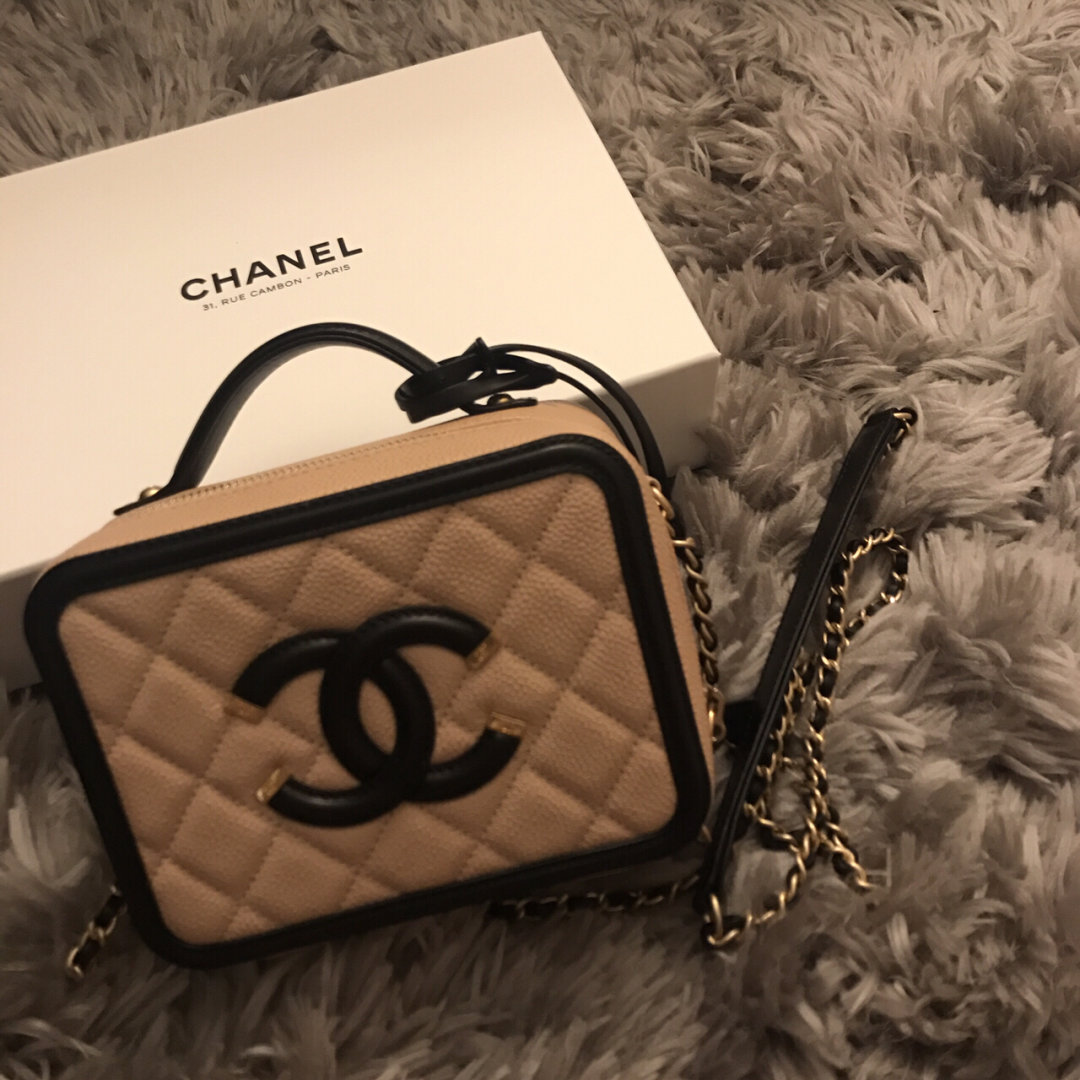 chanel 新入手的chanel包包 之前看卡西背就很喜欢 那个时候