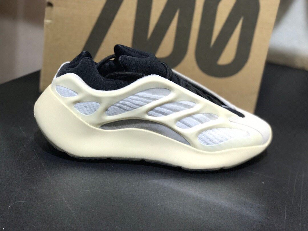 yeezy椰子700v3异形来袭