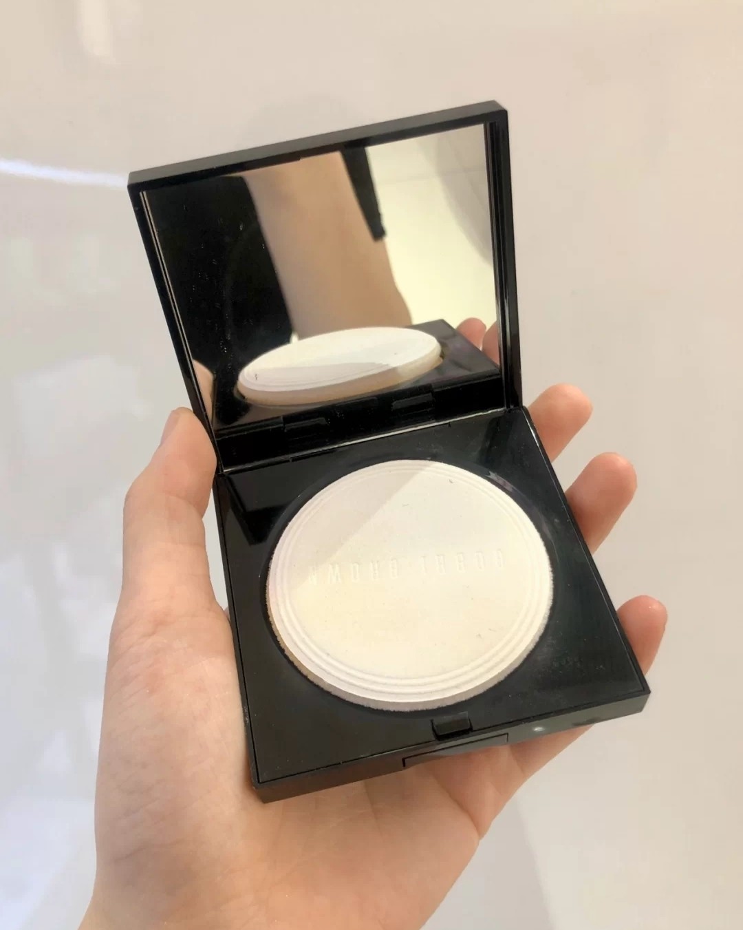 bobbi brown 芭比布朗羽柔蜜粉饼 油皮来盘!