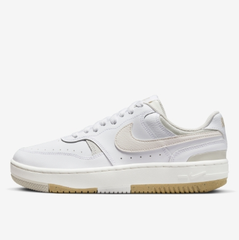 Nike Gamma Force 女子运动鞋