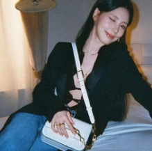 赵美延同款！Jimmy Choo 白色斜挎小方包