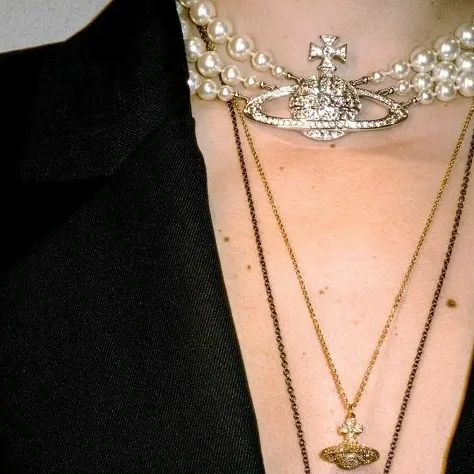 Harvey Nichols US：Vivienne Westwood 西太后夏促专场！浮雕土星耳钉$109.46