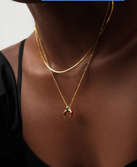 Missoma X Lucy Williams 孔雀石角形吊坠项链