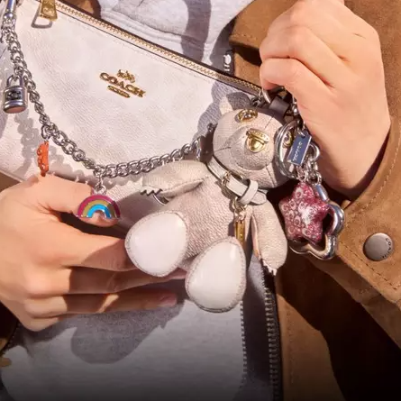 Coach Outlet CA：Peanuts 合作款上新热卖！入手包袋、服饰、配饰等