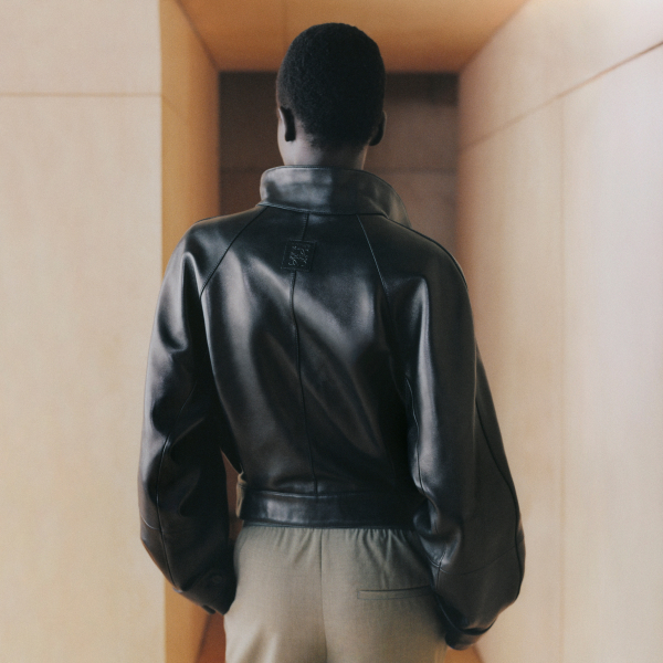 NET-A-PORTER 英国站：LOEWE 罗意威新品上线 精选服饰、包袋热卖