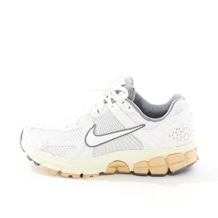 Nike 银白 Vomero 5运动鞋