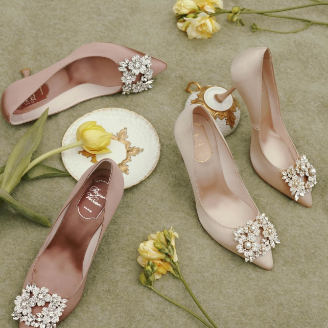 THE OUTNET 美站：Roger Vivier 千金感美鞋 赵露思同款方扣短靴$357