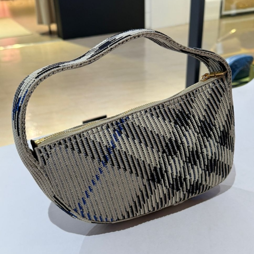 Italist UK：夏日大促再降 Burberry 格纹法棍包€484