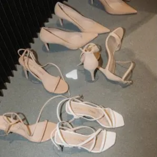 Saks OFF 5th：清仓大促！SW一字带凉鞋$66