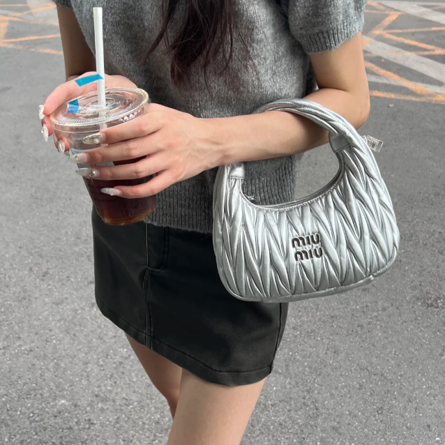 Nugnes INT 英站：夏季促销！BURBERRY T恤£161、MIU MIU Pouch手提包£739