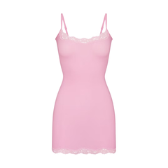 SKIMS Fits Everybody 粉色吊带蕾丝短裙