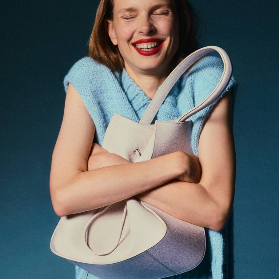 THE OUTNET UK：Just In 时尚专场 Acne Studios 卫衣£105 Maison Margiela 德训鞋£322