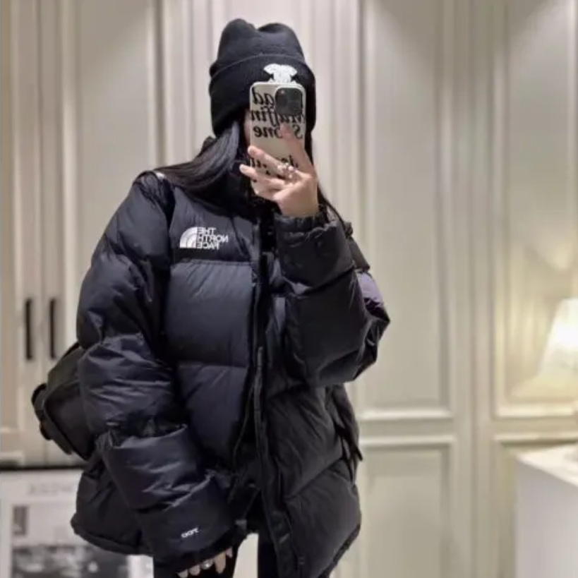 Bernardelli Store：早秋外套合集 Moncler 网红款羽绒服£465 MaxMara 披肩£246