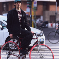 1989 STUDIO：FW25 时尚上新热卖 封面款徽标棒球帽$160