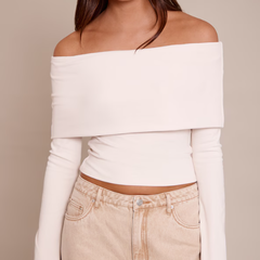 PrettyLittleThing 奶油色超柔软深翻领露肩长袖上衣