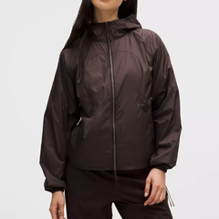 Lululemon 轻盈风衣 SLNSH 系列