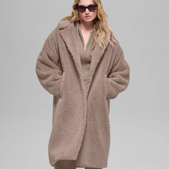 Alo 羊羔绒风衣 大廓型