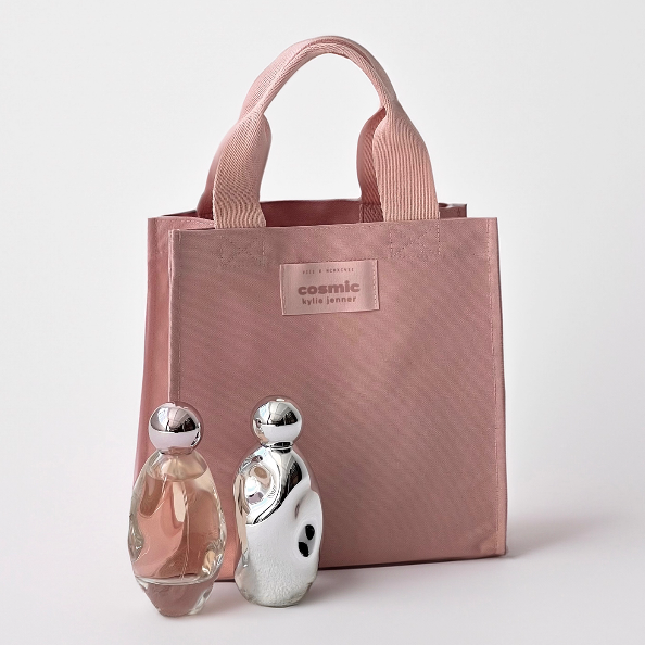 【2025黑五】Kylie Cosmetics：精选彩妆低至6折促销！入手唇膏、腮红、眼影等