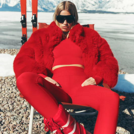 Alo Yoga：鸿运当头！Bright Red 红色系上新热卖