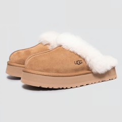 UGG 毛绒拖鞋