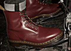       Allsole：Dr. Martens 马丁靴、凉鞋 低至7折优惠