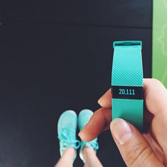 健身必备！Fitbit Charge HR 智能手环 $99.99（约649元）