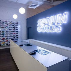 全球服务*好的球鞋寄售店铺------Stadium Goods