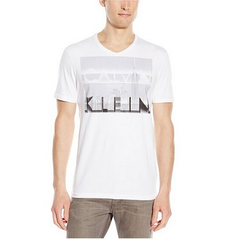 Calvin Klein Jeans Logo City 男士V领T恤 $14.99（约105元）