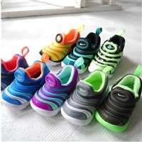 Nike 耐克毛毛虫小童机能运动鞋 四色可选 凑单用码折后价3025日元（约183元），店铺满15000日元亚洲地区免邮