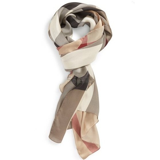 burberry巴宝莉checkprint经典格纹真丝围巾29625约2063元75折29625