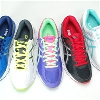 成人可穿：Asics 亚瑟士 大童鞋少年轻便运动鞋 多色 特价2480日元（约149元）