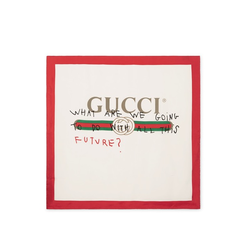 Gucci logo印花 涂鸦款 绸面围巾 £280（约2443元）