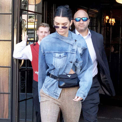 Kendall Jenner 同款 Balenciaga 巴黎世家不对称设计的牛仔外套 $1055（约7163元）