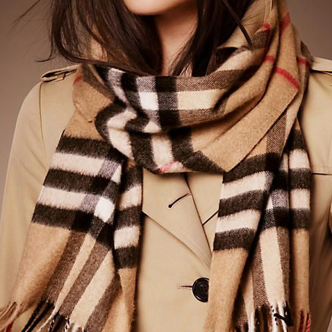 Saks Fifth *enue：精选 Burberry 经典格纹围巾
