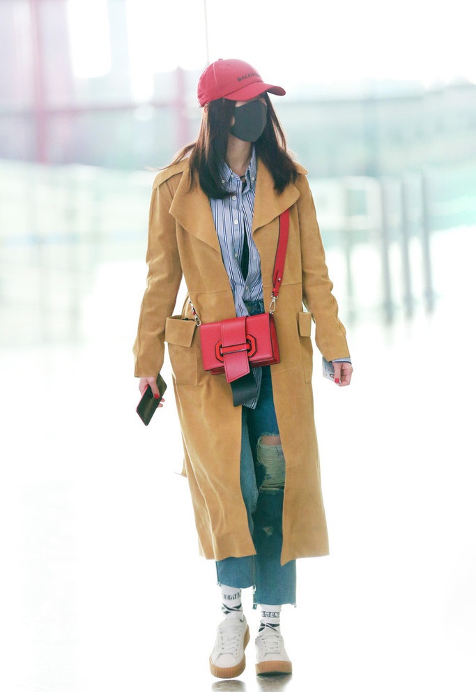【杨幂同款】现今*热包款 Prada Plex Ribbon 款拼色美包 £1980（约16781元）