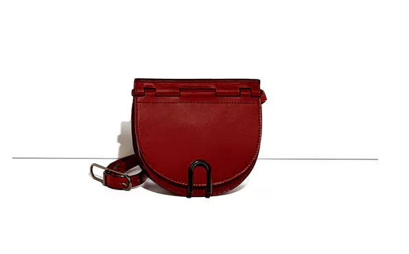 3.1 Phillip Lim Hana 回形针马鞍腰包 6.5（约3017元）