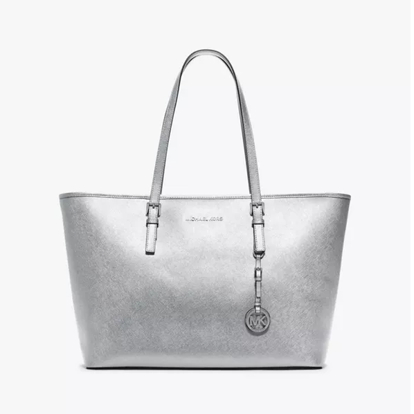Michael Kors 中号 “Jet Set Tr*el” 金属十字纹皮托特包（约1511元）