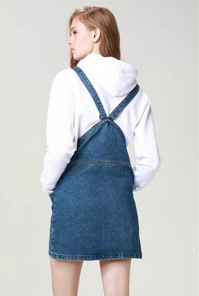 【春夏热卖！】Topshop 蓝色双口袋前拉链背带裙 359元