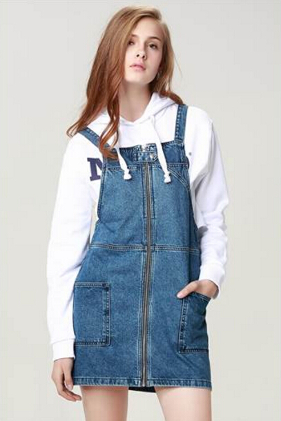 【春夏热卖！】Topshop 蓝色双口袋前拉链背带裙 219元