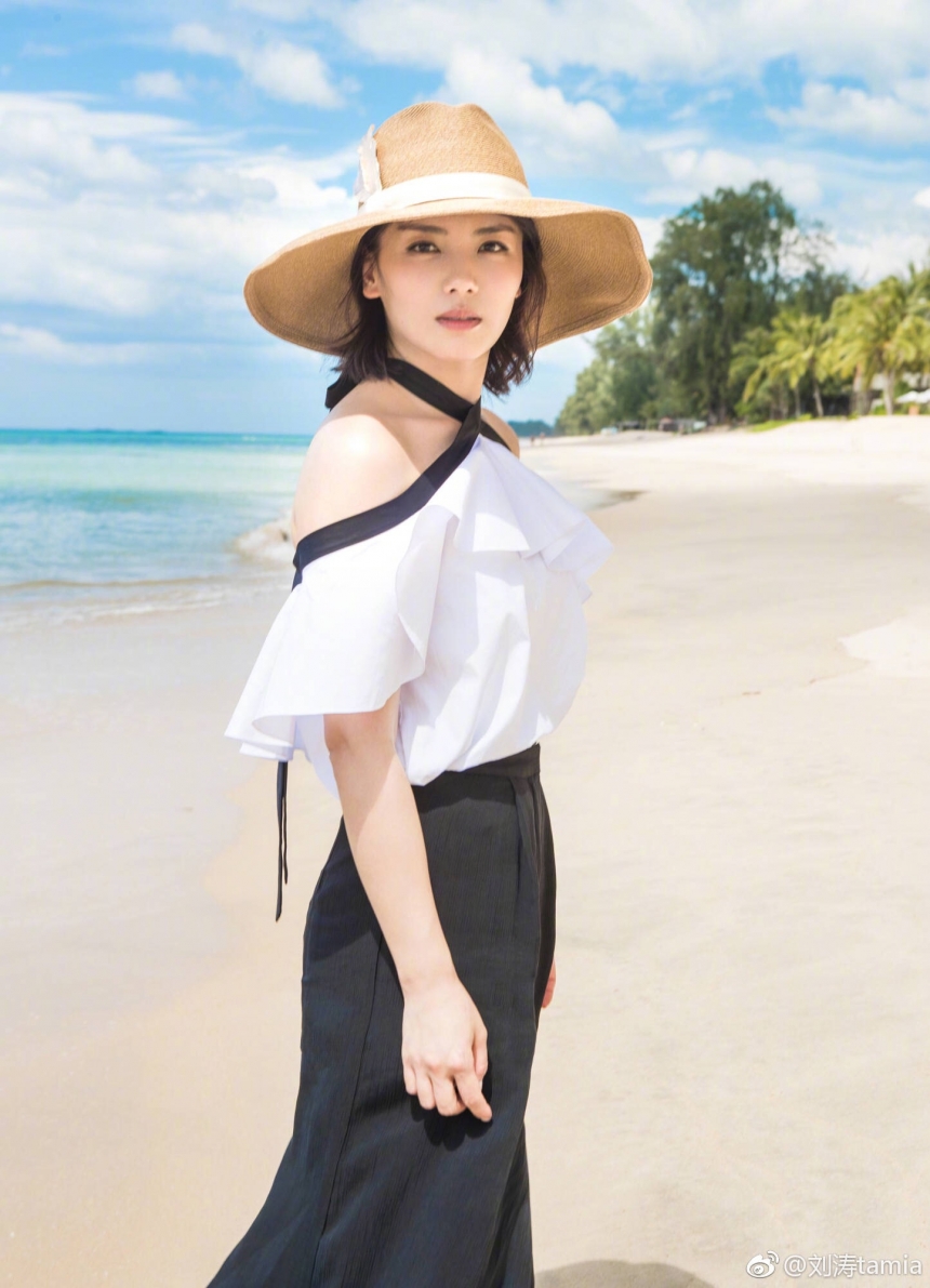 【55海淘节】欢乐颂2安迪同款！Alice + Olivia 度假风露肩上衣 £195（约1701元）