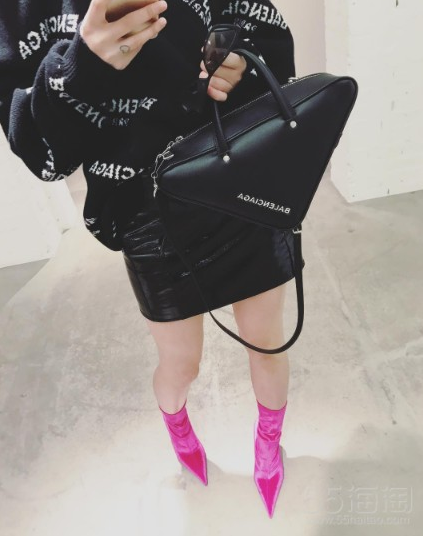 Balenciaga 早秋系列 不拘一格的三角形包要火了吗？