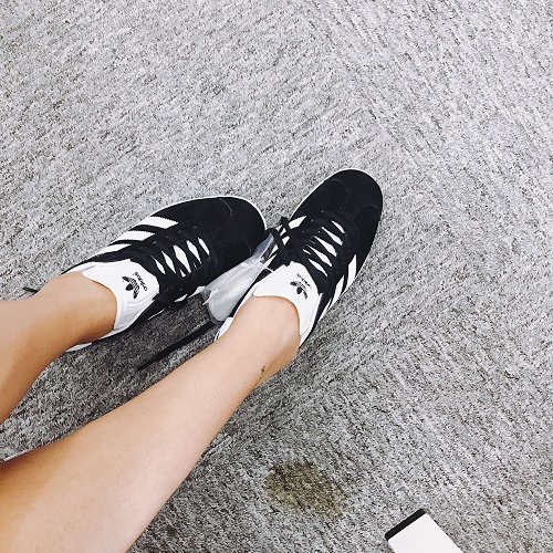 【5姐晒单】嘘！别告诉妈妈，5姐又买运动鞋了--Adidas Originals Gazelle 、阿迪经典拖鞋到手