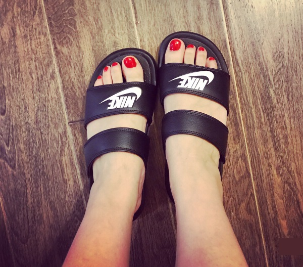 【免邮！】NIKE Benassi Duo Ultra Slide 时尚女子拖鞋 3色选 299元