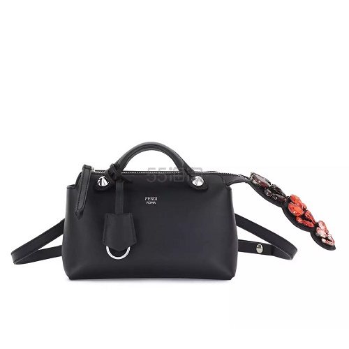 Fendi 迷你 By The Way 水晶爱心斜挎包手提包 50（约8171元）