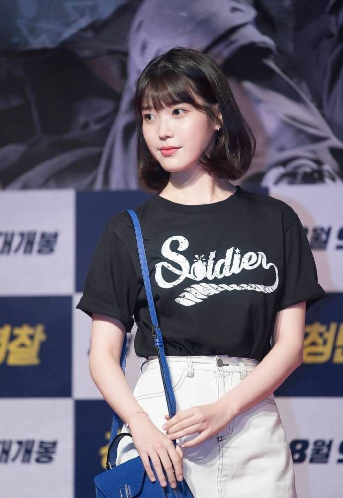【明星同款】IU 李智恩同款 YCH “Soldier”黑白配色T恤 8（约1144元）