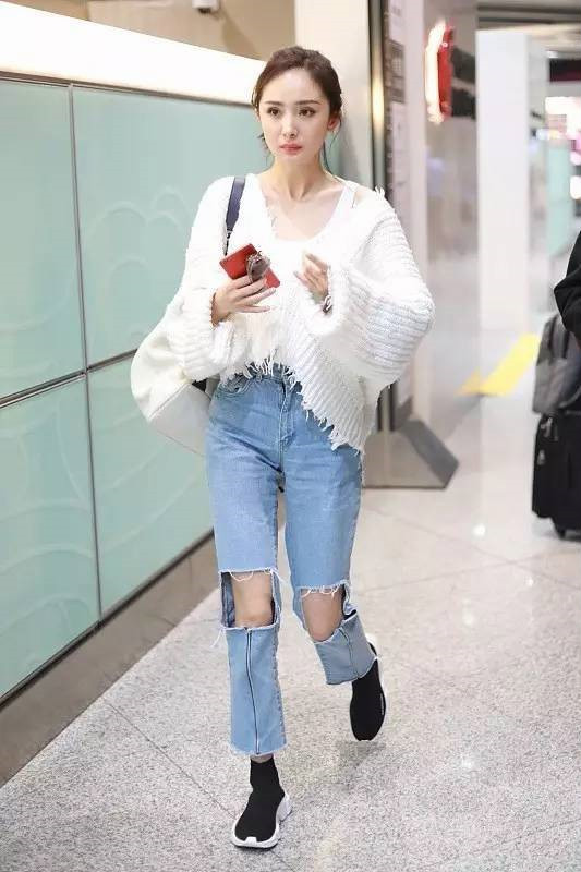 还记得那款明星们不惜撞鞋也要穿的 Balenciaga 连袜鞋吗？早秋补货来袭！