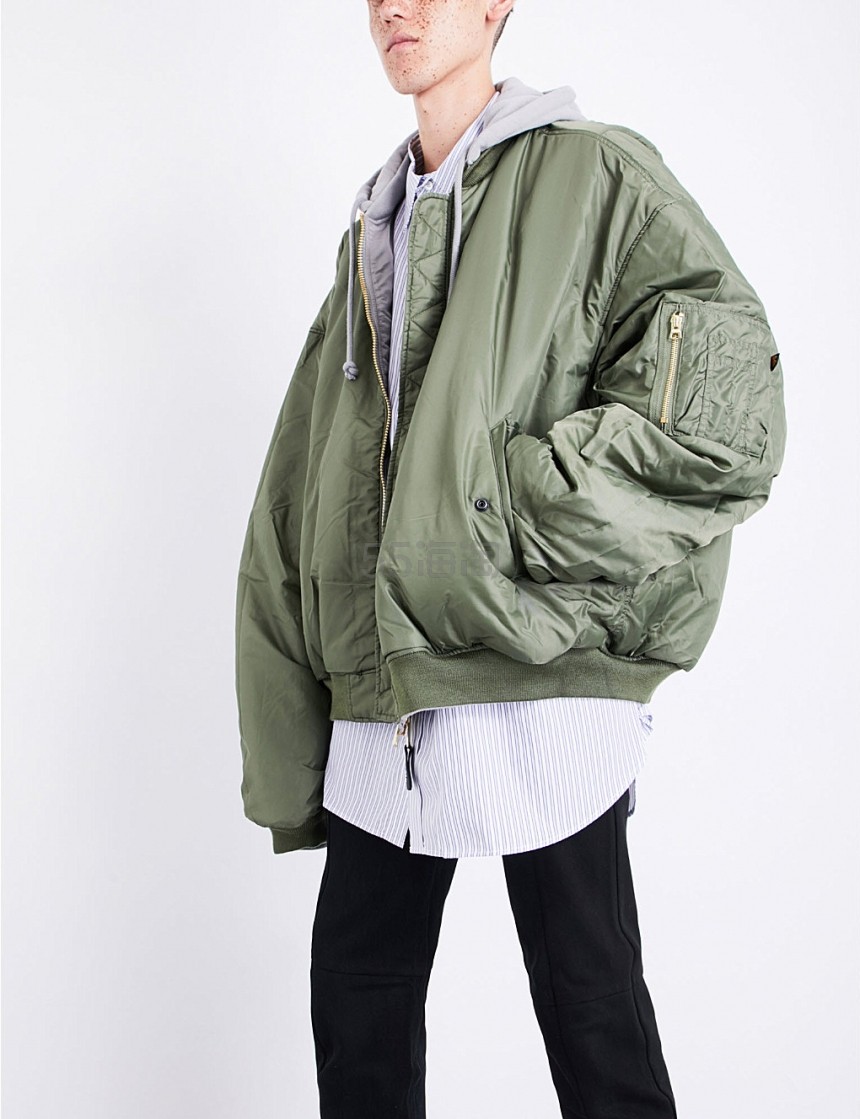 已过期 【两色可选】vetements 可反穿连帽飞行员夹克 ￡1580(约13726