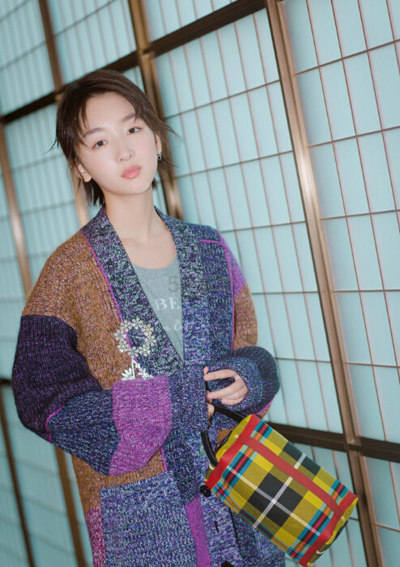 周冬雨同款 Burberry logo刺绣灰色卫衣 