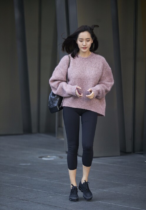 王智同款 Acne Studios 粉色马海毛毛衣