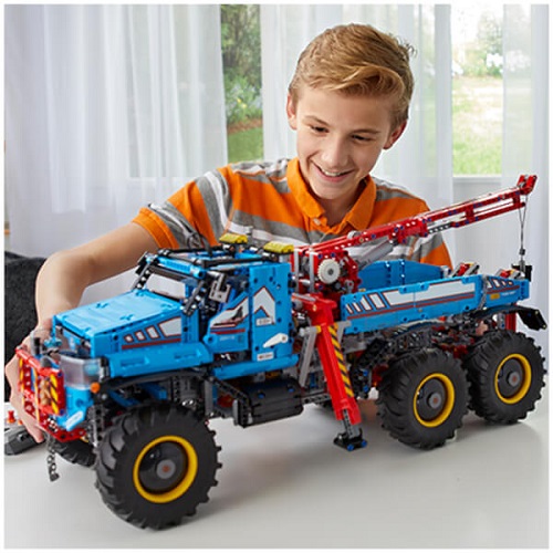 LEGO 科技系列 6X6 全时驱动牵引卡车 
